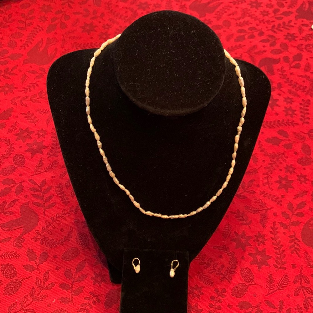 NWOT Freshwater Pearl Necklace and Earrings - NEVER WORN